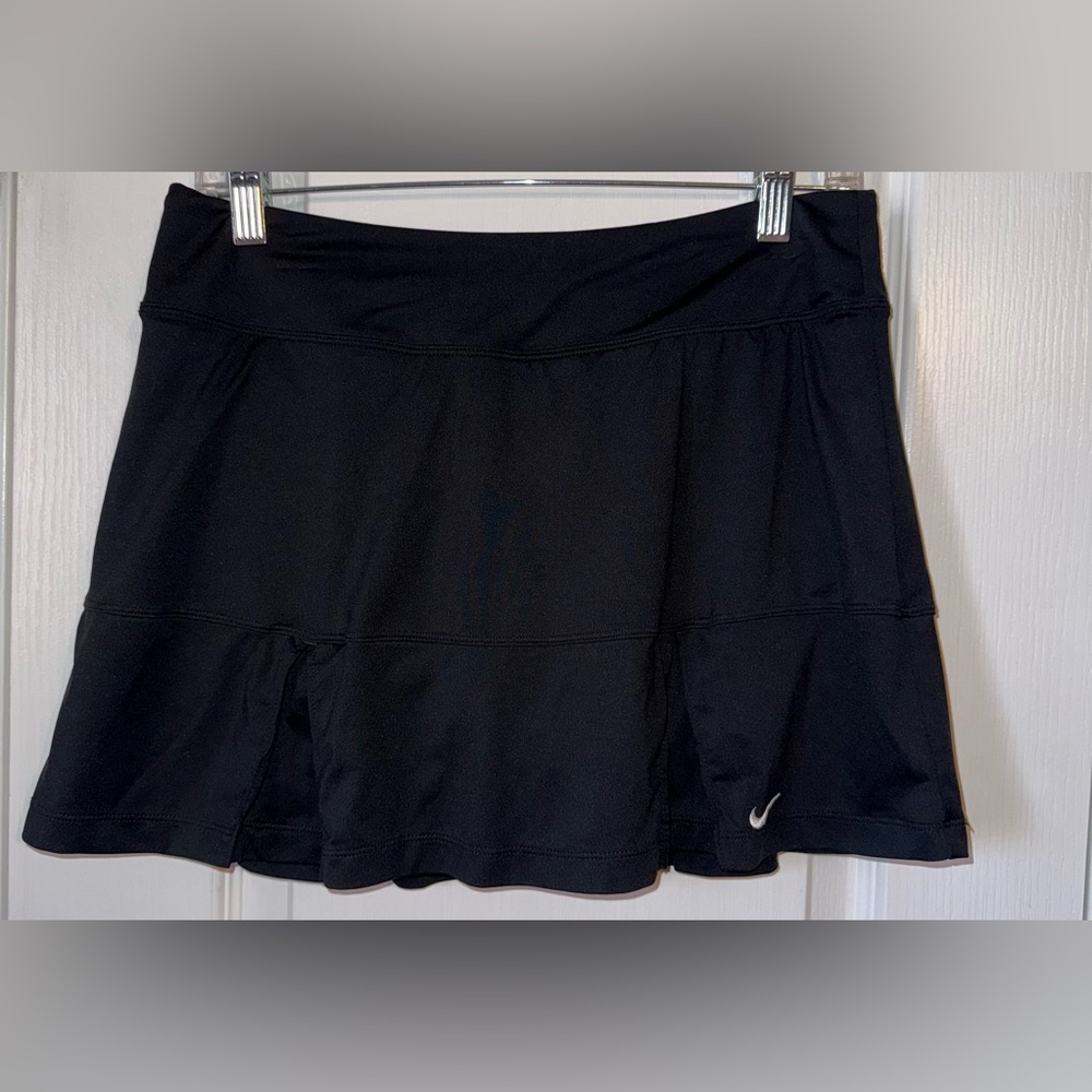 Nike Dri-FIT Black Tiered Tennis Skirt Skort Built-In Shorts Size M